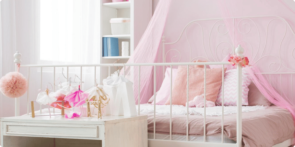 Comment bien adapter un ciel de lit à un lit à baldaquin ?